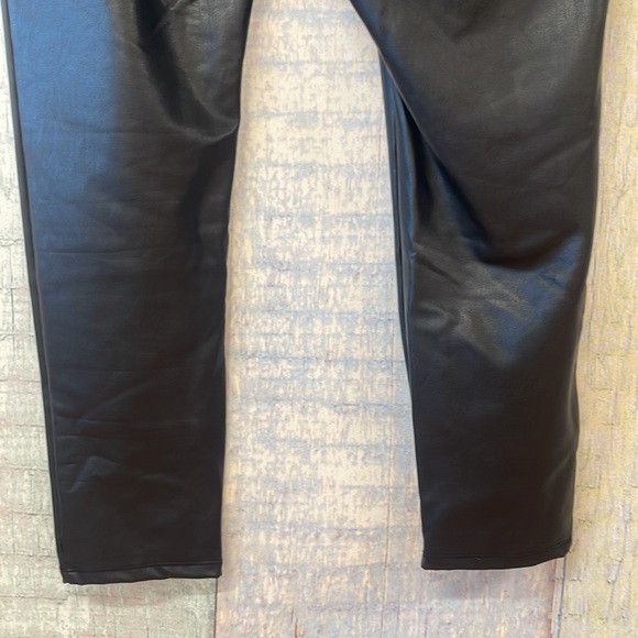 Brand new without tags womans Simply Vera Verawang faux leather leggings. XXL - Picture 11 of 12